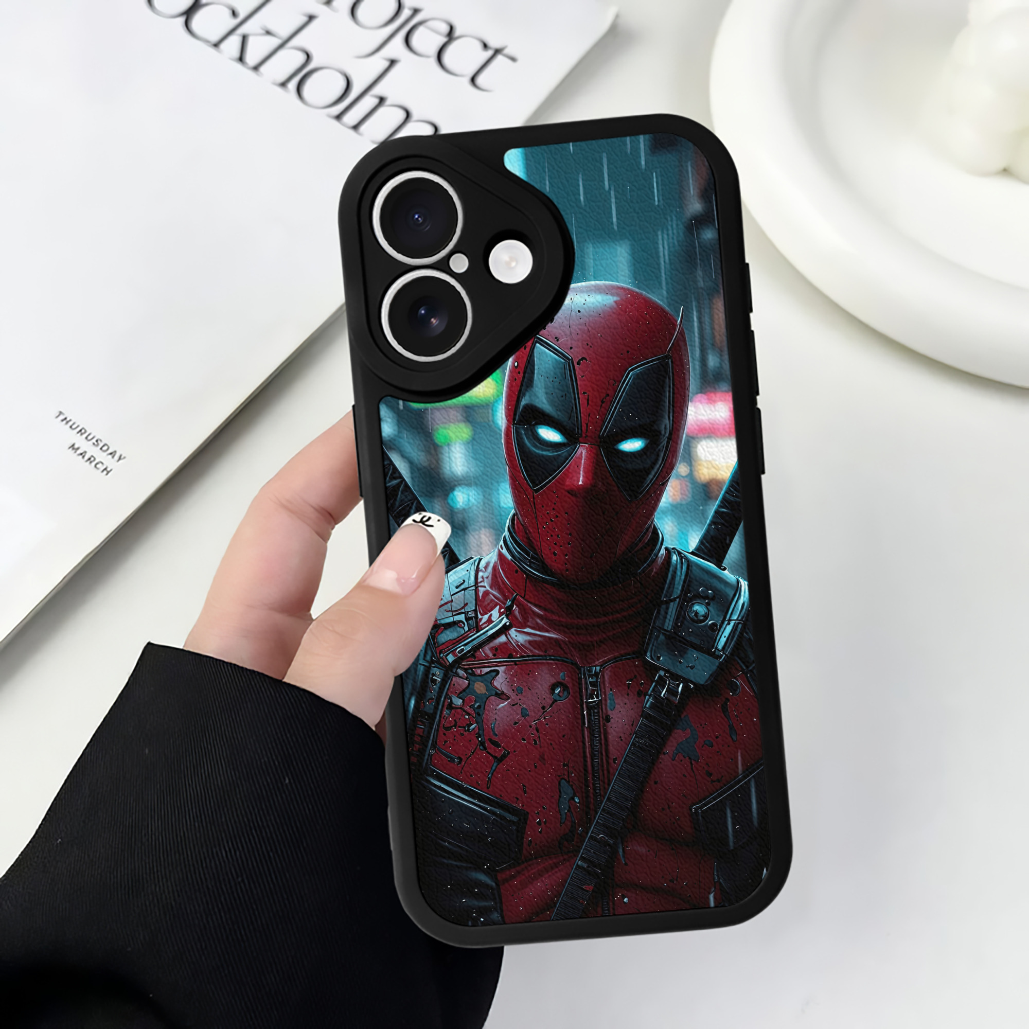 （画像用） Deadpool デッドプール 【iPhone 16シリーズ対応】シリコンスマホケース（レザー調） 材質：シリコン